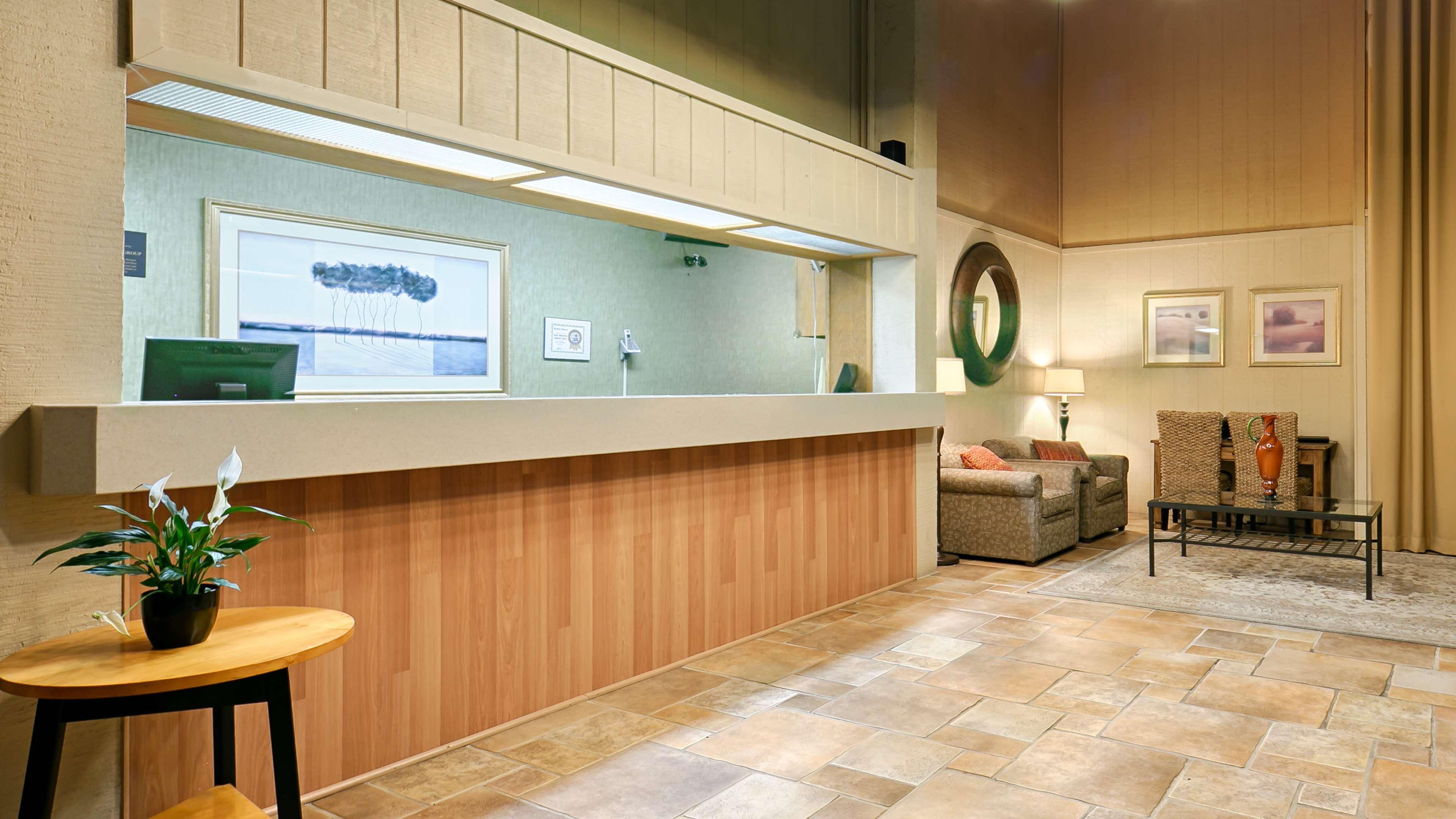 Western Oaks And Conference Center Hotel