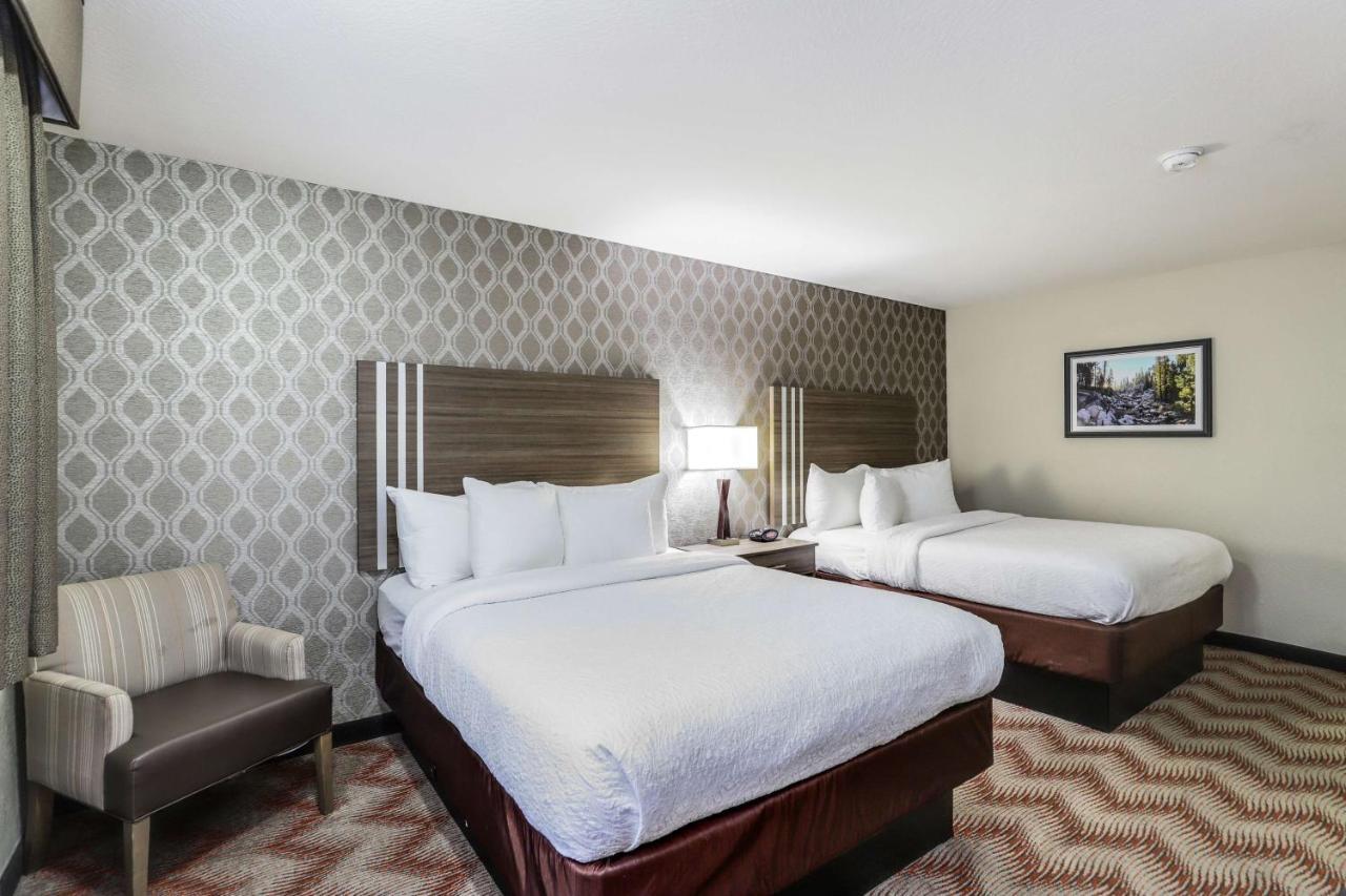 Hotel Western Oaks And Conference Center 3*
