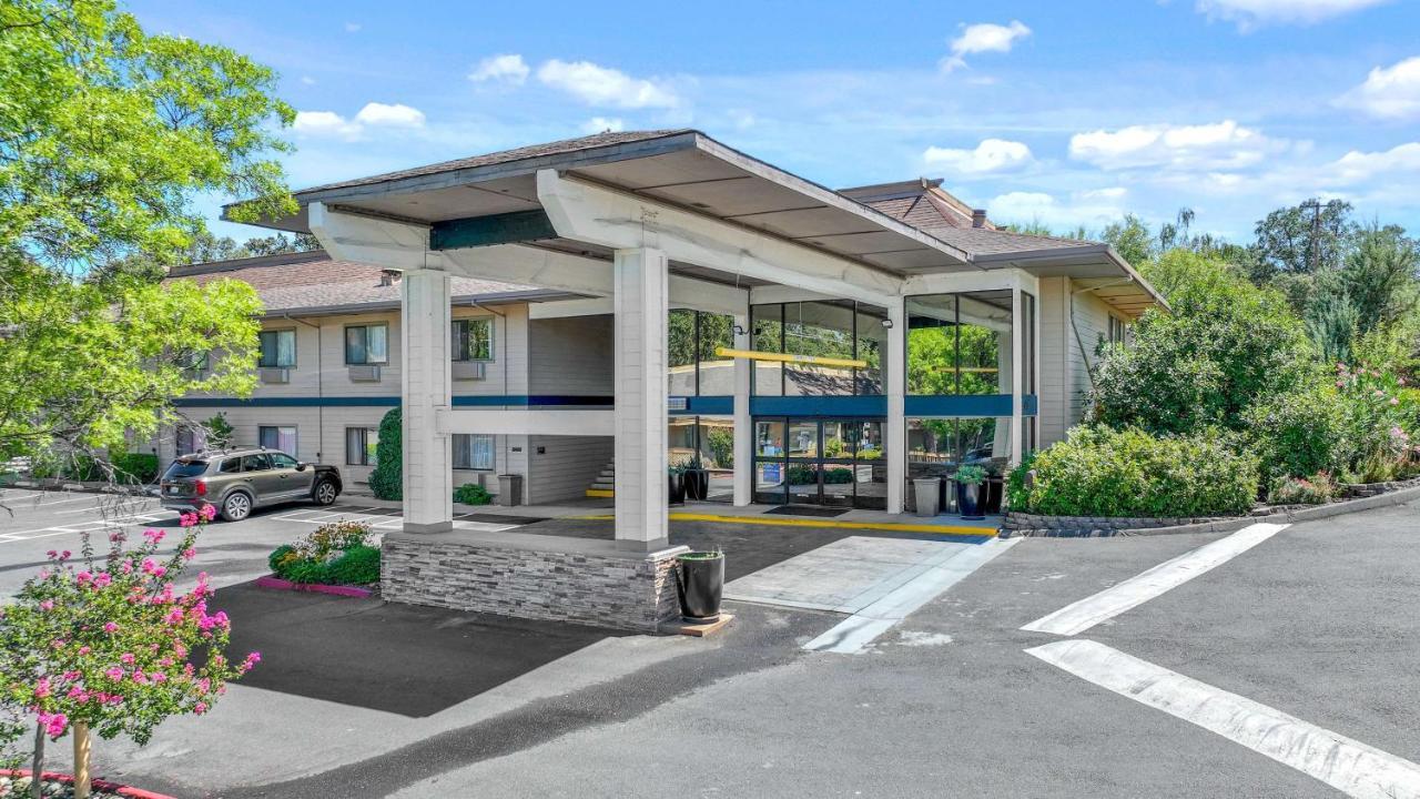Western Oaks And Conference Center Hotel