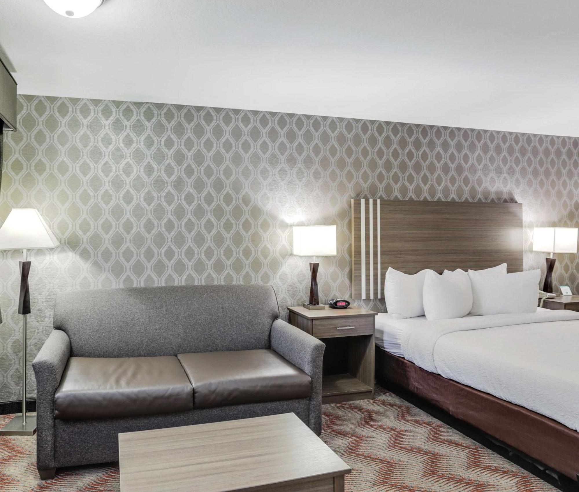 Western Oaks And Conference Center 3*