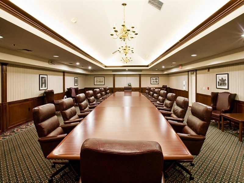Western Oaks And Conference Center Hotel