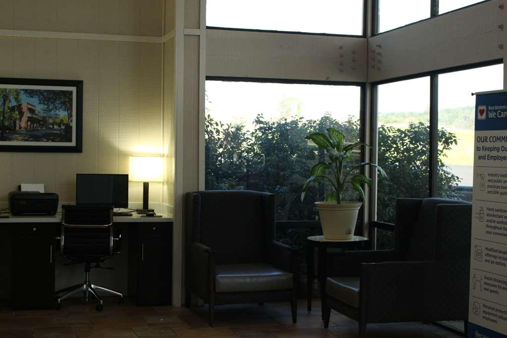 Hotel Western Oaks And Conference Center