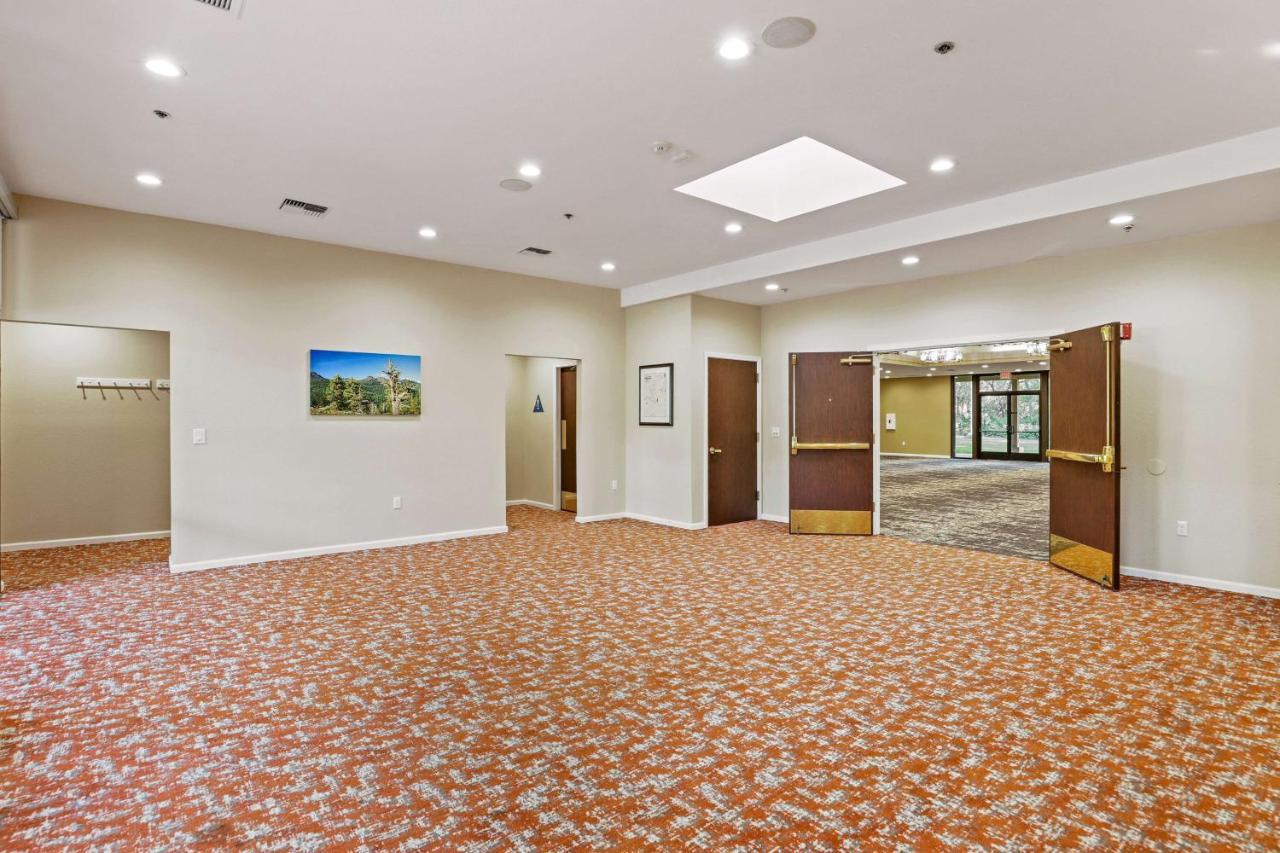 Western Oaks Hotel&conference Center