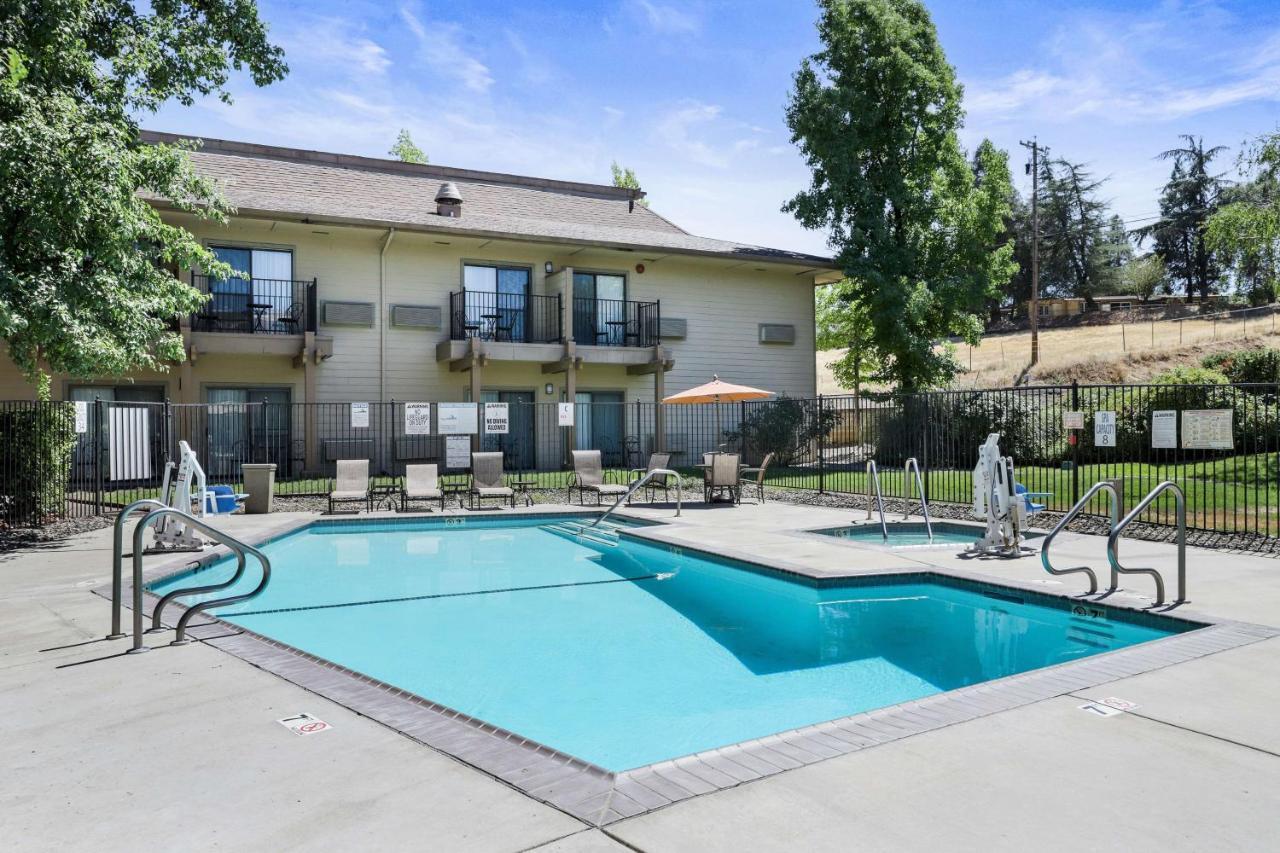 Western Oaks And Conference Center Hotel