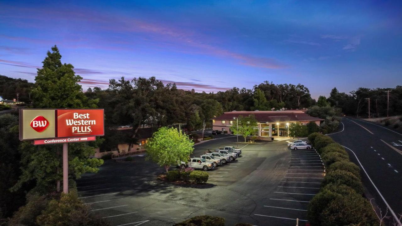 Hotel Western Oaks And Conference Center