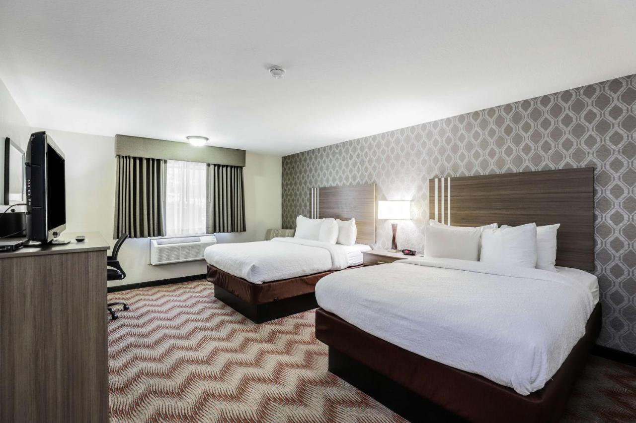 Western Oaks And Conference Center Hotel