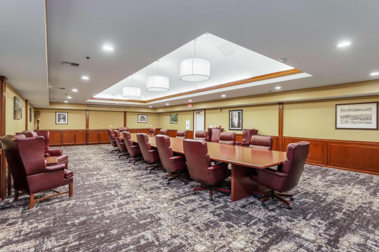 Western Oaks And Conference Center Hotel 3*