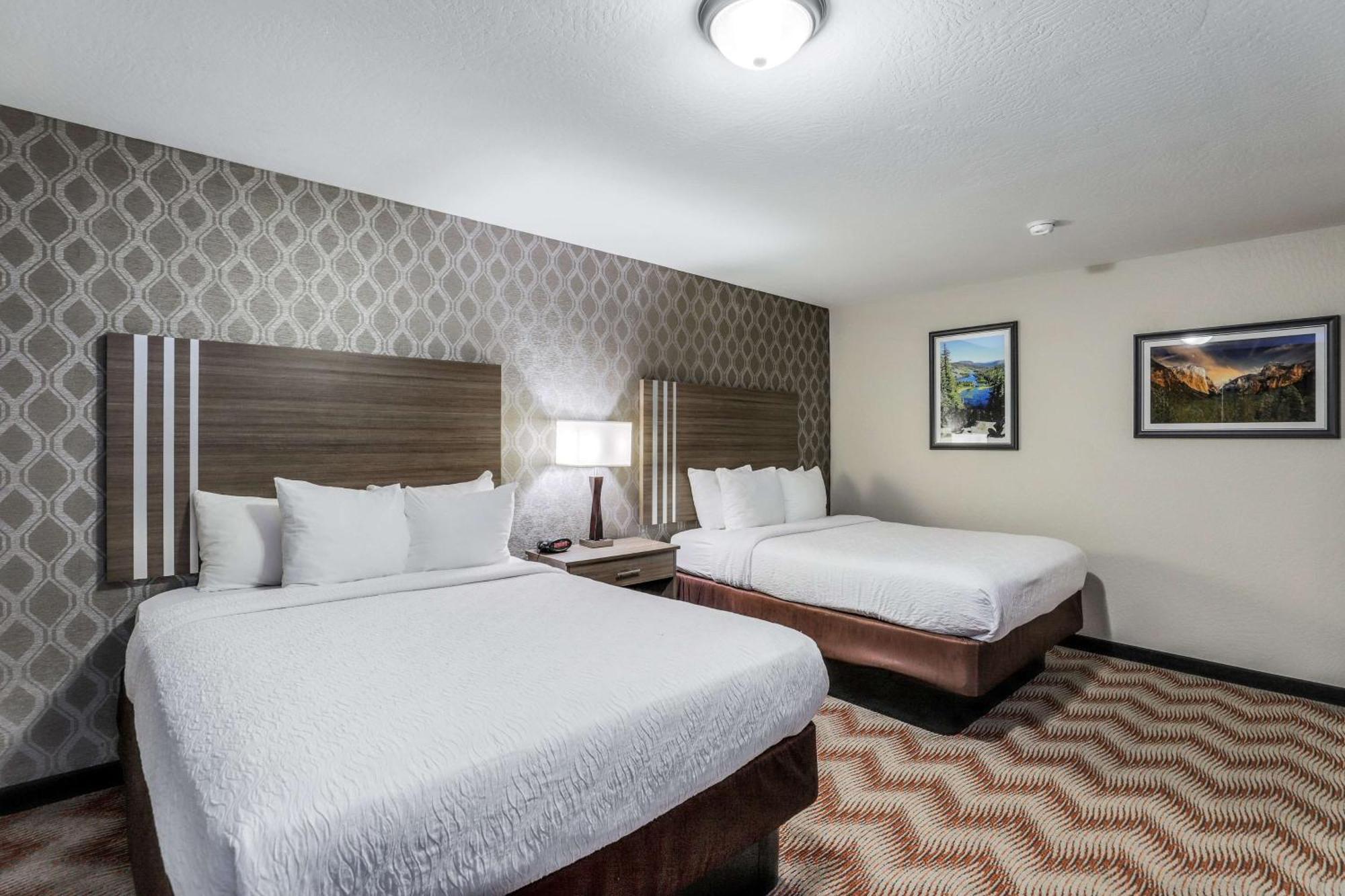 Western Oaks And Conference Center Hotel 3*