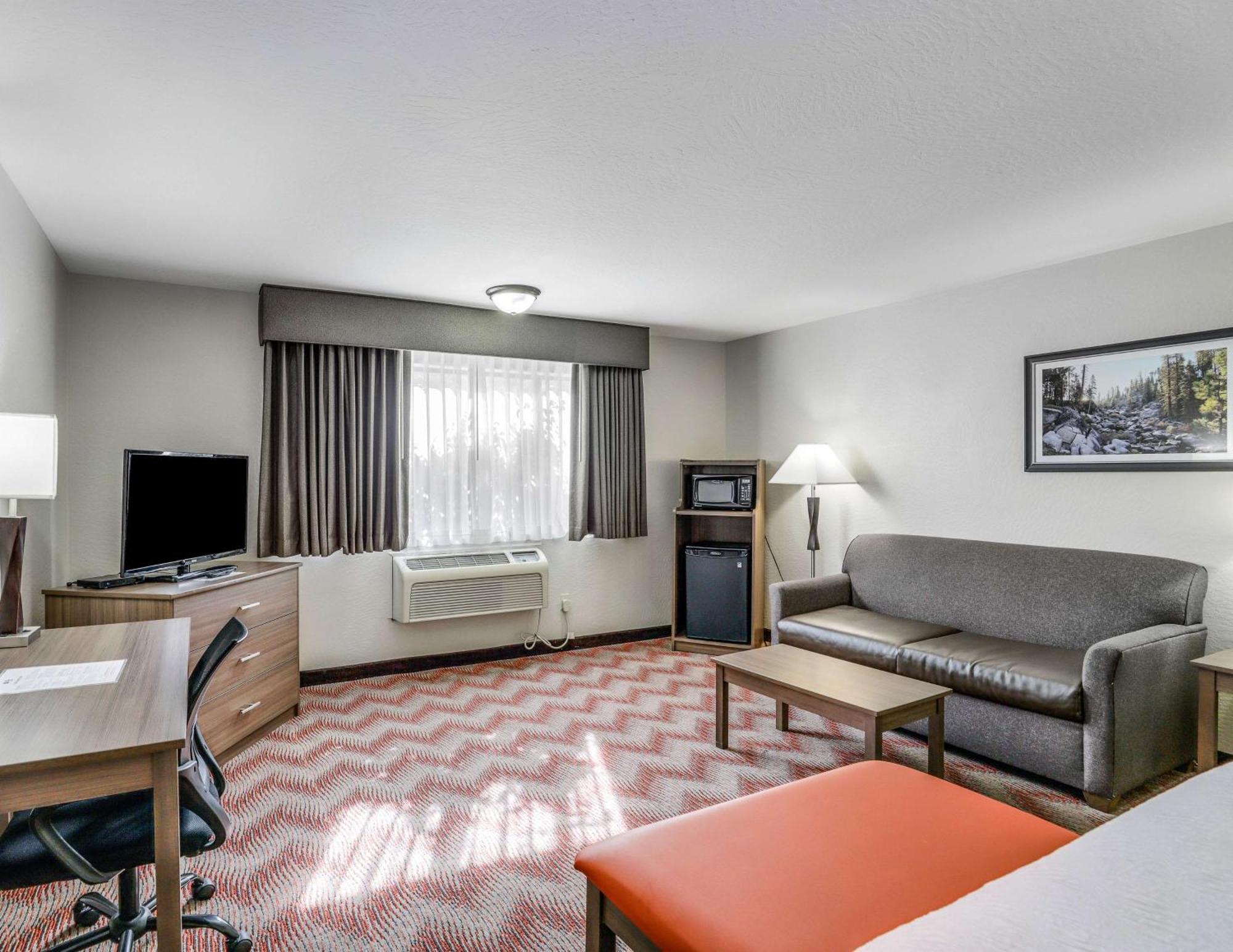Hotel Western Oaks And Conference Center 3*
