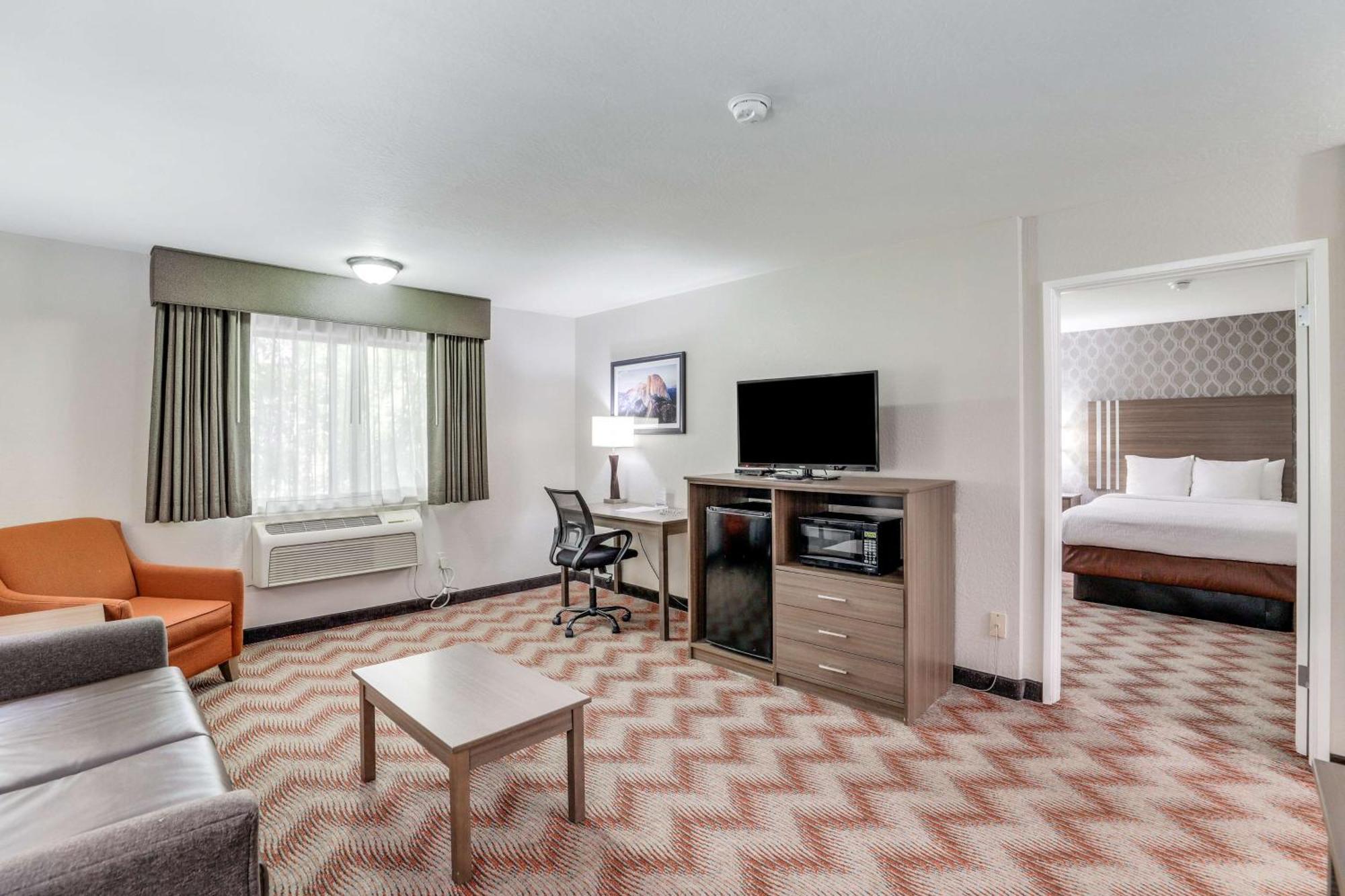 Western Oaks And Conference Center 3*