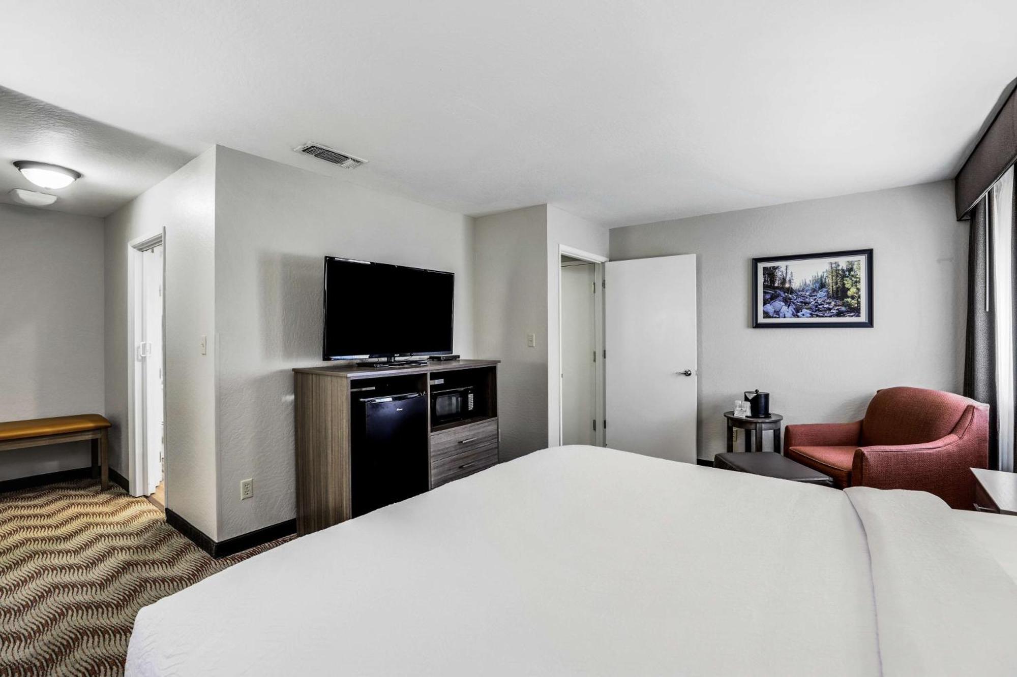 Western Oaks And Conference Center 3*