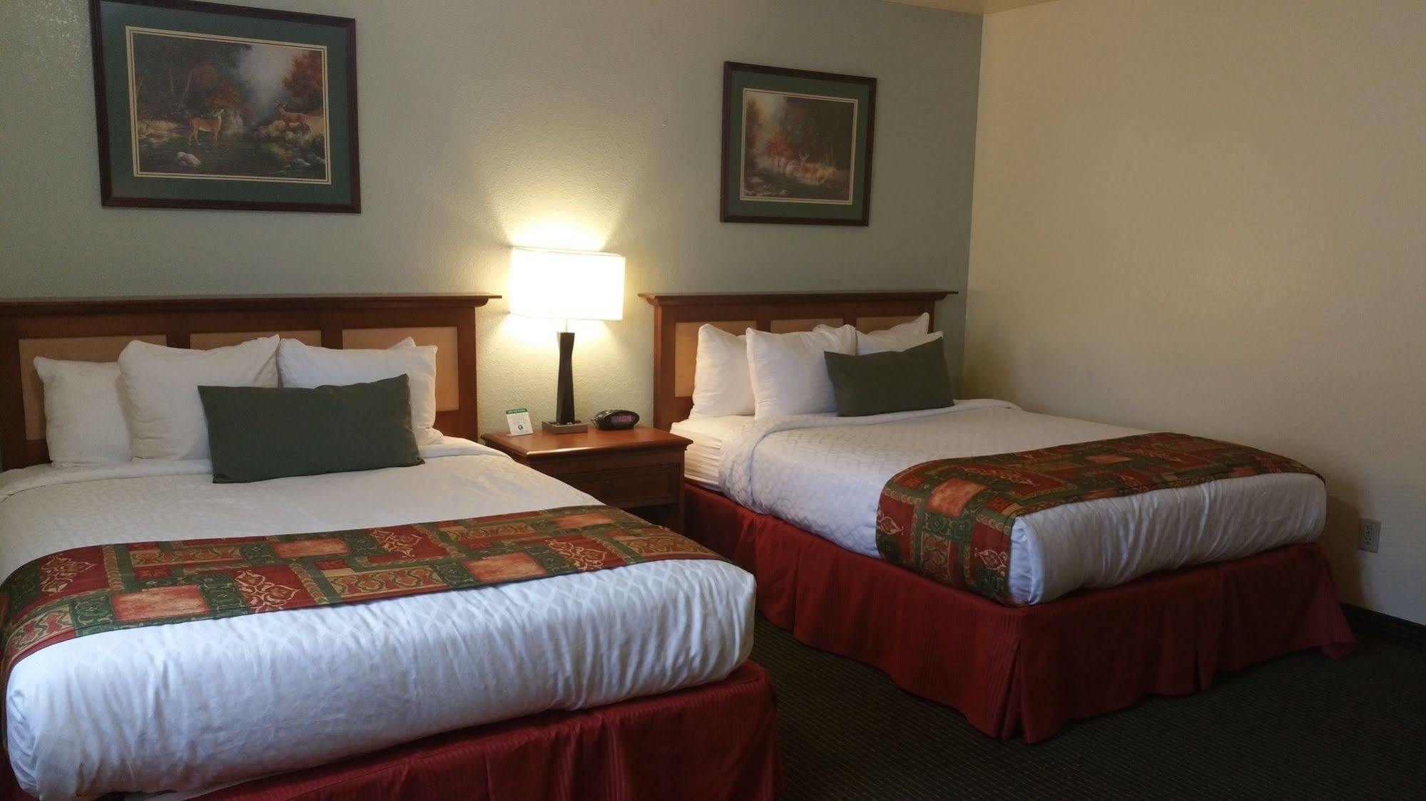 Western Oaks And Conference Center Hotel